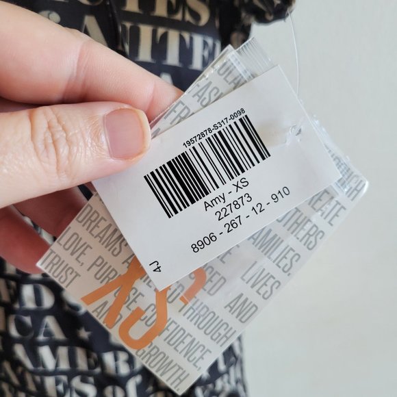 LulaRoe Amy Size XS Button Front Oversized Top United Stated America Black New - Picture 4 of 5